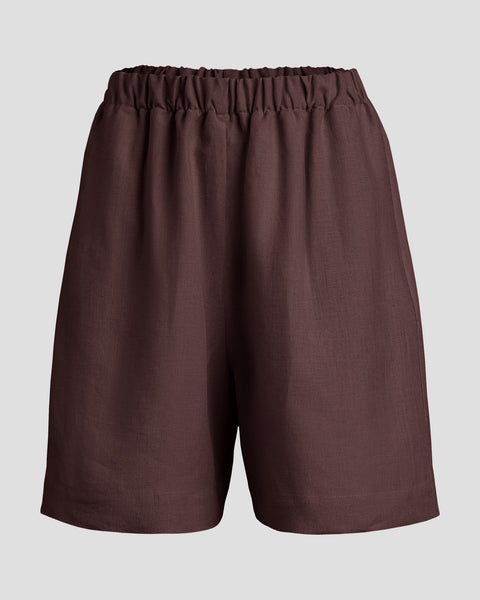 Linen shorts in the color shadow purple.