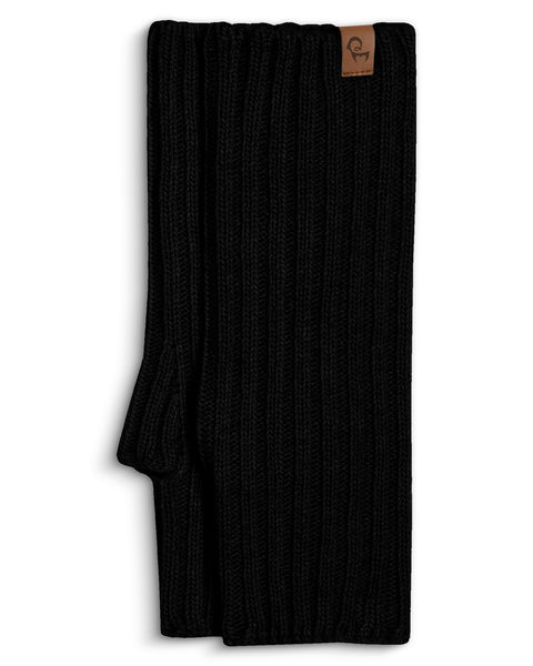 Packshot of menique women's wrist gloves in the color black in the white background